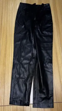 ZARA ブラックレザーパンツ
