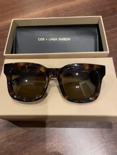 COS x LINDA FARROW ブラウン サングラスのサムネイル
