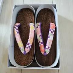 花柄鼻緒の木製草履