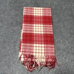 赤と白のチェック柄マフラー