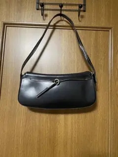 シンプルな黒のハンドバッグ　冠婚葬祭にも