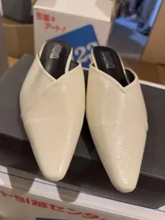 新品未使用　ポインテッドトゥ フラットミュール ホワイト　23cm