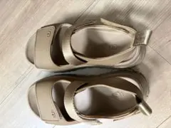 UGG サンダル 厚底 ベージュのサムネイル