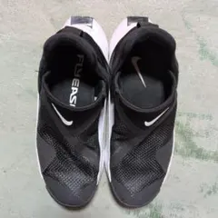 Nike FlyEase スニーカー 黒/白