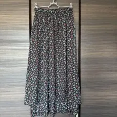 jouetie フレアスカート 黒地 花柄　M