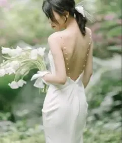 ホワイトウェディングドレス 背中開き