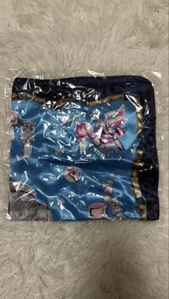 ブルーのスカーフ