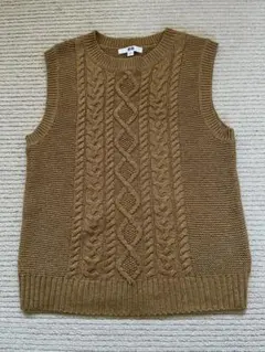 UNIQLO ケーブル編みベスト　ブラウン