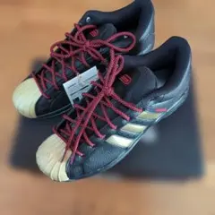 希少　アディダスプロモデル　ブラック＆ゴールド　レッド