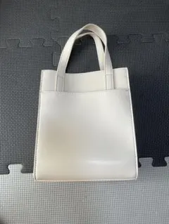 【GU】ホワイトハンドバッグのサムネイル
