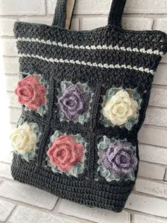 【ハンドメイド】薔薇モチーフ☆ニットトートバッグ☆グラニースクエア☆(1216)