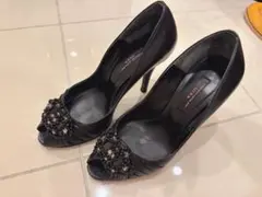 ビジュー付きブラックオープントゥハイヒール