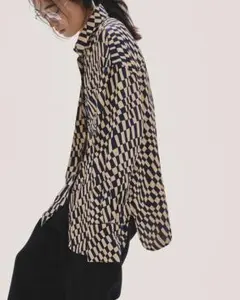 2026年最新】GEOMETRIC over shirtsの人気アイテム - メルカリ