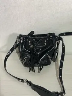 ブラック パテントレザー ショルダーバッグ