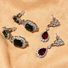 ビンテージ風 緑と赤のドロップピアス