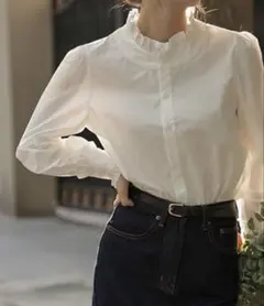 ホワイトフリル襟長袖シャツ　春夏　ブラウス フリルデザイン