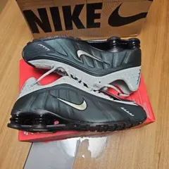 NIKE Shox R4 スニーカー ブラック メンズ 27cmのサムネイル