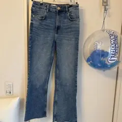 ZARAハイウエストフレアデニム カットオフ裾