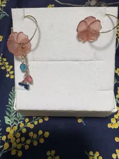 ノジェス フープピアス 花チャーム アシンメトリー ゴールド