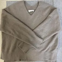 ADAM ET ROPÉ Vネックセーター　ベージュ　グレージュ　ブラウン