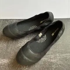 New Balanceフラットシューズ✨ブラック フリップデュオ26.5㎝のサムネイル