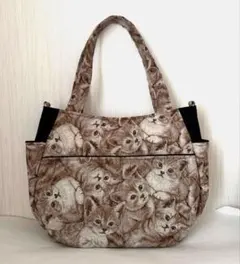 チューリップトートバッグ　ブラックブラウン猫ちゃん柄　前ポケット付　ハンドメイド