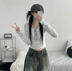 ホワイト Vネック 長袖Tシャツ