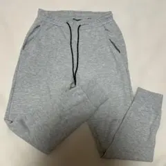 グレー スウェットパンツ