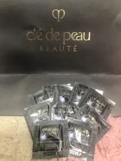 【新品!!10日分!!】クレ・ド・ポーボーテファンデーションOC10