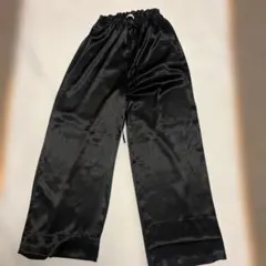 サテン黒イージーパンツ Mサイズ
