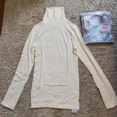 未使用★ユニクロUNIQLO、極暖ヒートテックシームレスリブタートルネックレス