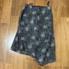 アシンメトリーフレアスカート☆ブラック　小花柄 シフォンスカート☆未使用