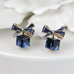 ブール　リボン　ビジューピアス　上品　大人可愛い　ピヤス