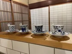 青い花柄のカップとソーサー4個セット