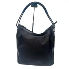 GUCCI ワンショルダーバッグ 肩掛け ハーフムーン ロゴ入り 金具 ブラック