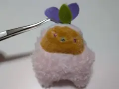 フワフワのピンク色キャラクターぬいぐるみ