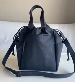 ハンドメイド　ナイロン巾着バッグ小　ショルダー付き　ブラック　チャーム付き