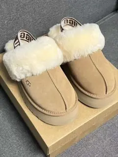 UGG ムートンブーツ ベージュ プラットフォームスリッパ 24.5cm