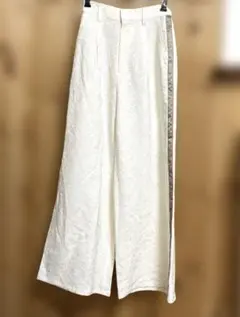 PAGEBOY アイボリー ワイドパンツ Fサイズ　総刺繍、ゴールドライン