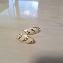 ゴールド アイボリー ストライプ イヤリング