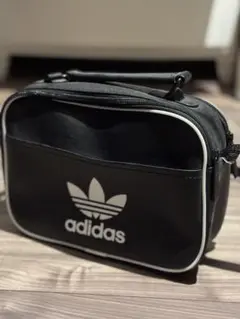 adidas Originals ブラック ショルダーバッグ