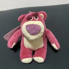 トイストーリー　ロッツォ　ぬいぐるみバッジ　ディズニー