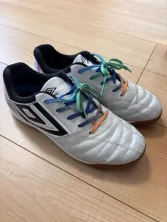 umbro フットサルシューズ ホワイト