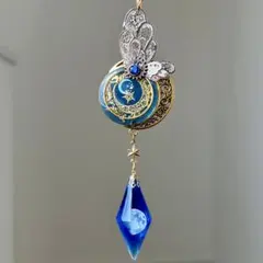三日月と蔦の幻想ペンデュラムネックレス 琉球ガラス×オーロラ 約4.5cm 三日月と蔦の幻想ペンデュラムネックレス 琉球ガラス×オーロラ 約4.5cm