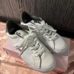 New Balance ホワイトスニーカー