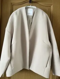 美品ELENDEEK フォルムショートコート　ベージュ