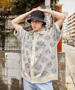 新品　フラワー総柄サマーニット半袖ポロカーディガン