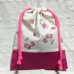 ハンドメイド、さくらんぼ柄の給食袋、巾着袋、コップ入れ、切り替え濃いピンク