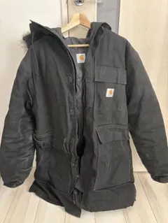 黒のフード付きジャケット Carhartt