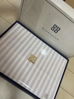 新品　givenchy ボアタッチシーツ